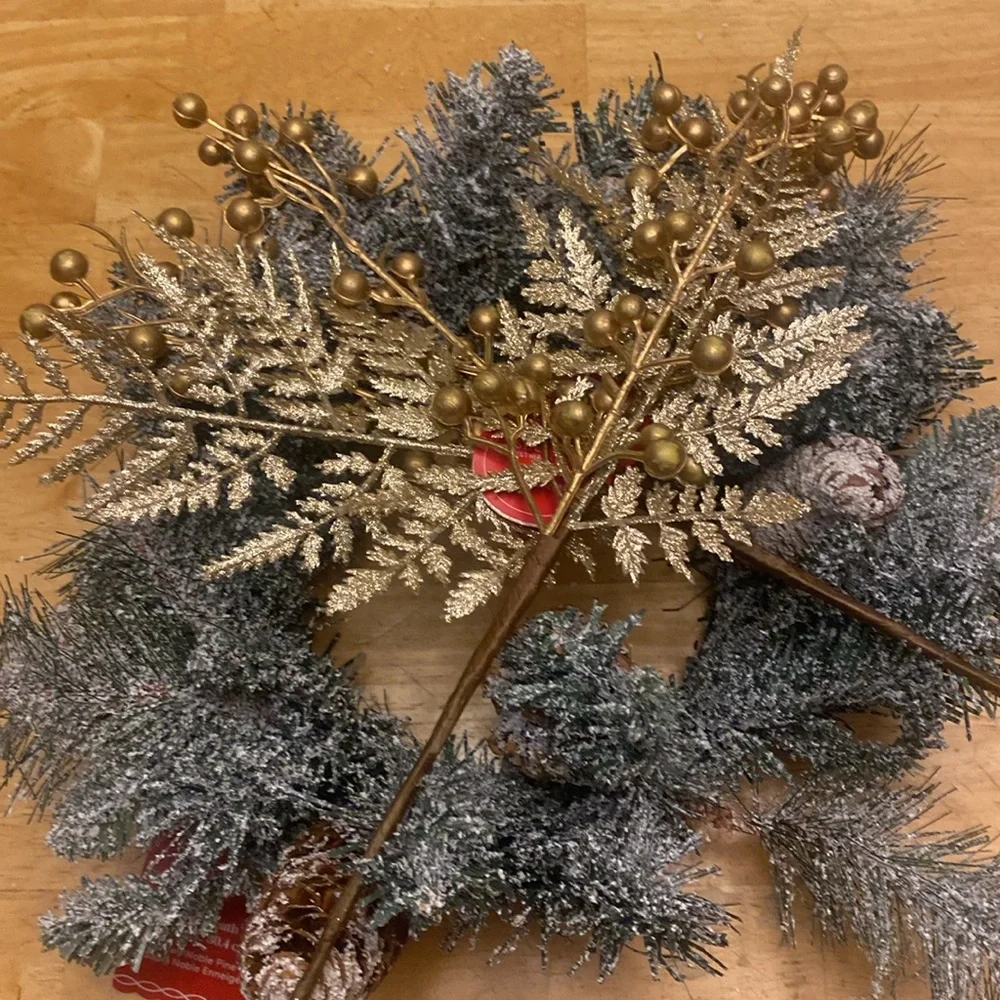 Wreath 12 in bundle with 2 gold color leaf picks. NWT Perfect holiday decor